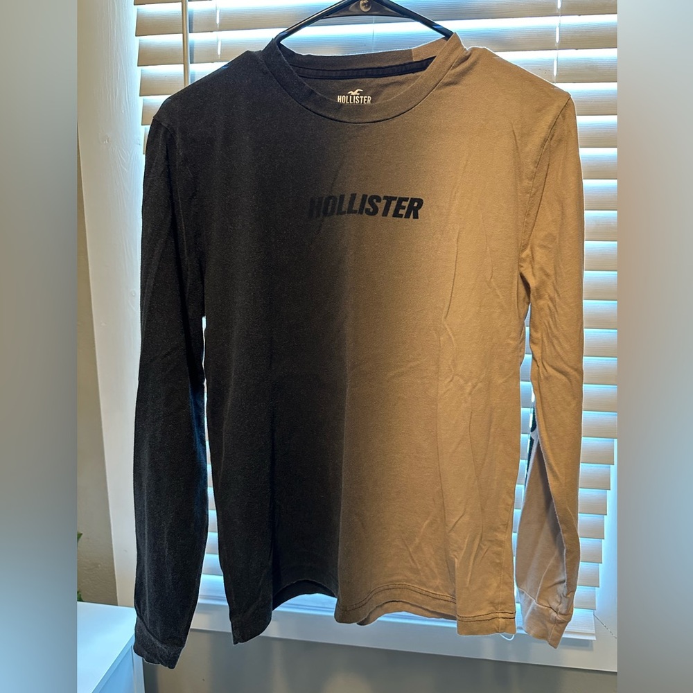 Hollister Men’s long sleeve shirt in size Small.